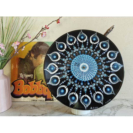 Devi -  disque vinyle 33t recyclé peint à la main – création artistique unique - idée cadeau ou décoration