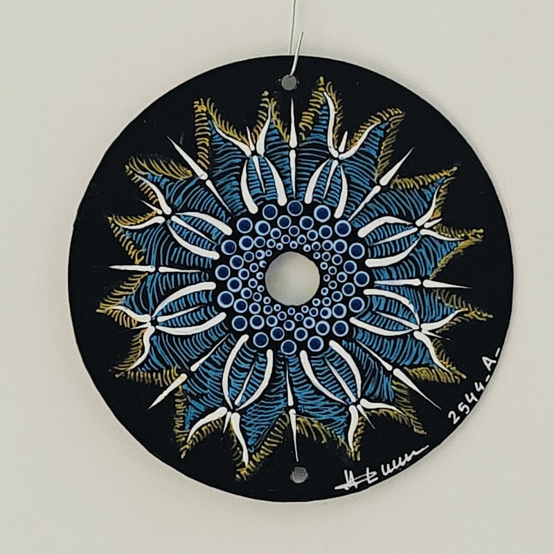 Yaku - CD recyclé peint à la main – création artistique unique - idée cadeau ou décoration