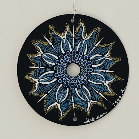 Yaku - CD recyclé peint à la main – création artistique unique - idée cadeau ou décoration