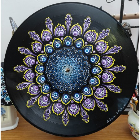 Nelyra  - disque vinyle 33t recyclé peint à la main – création artistique unique - idée cadeau ou décoration