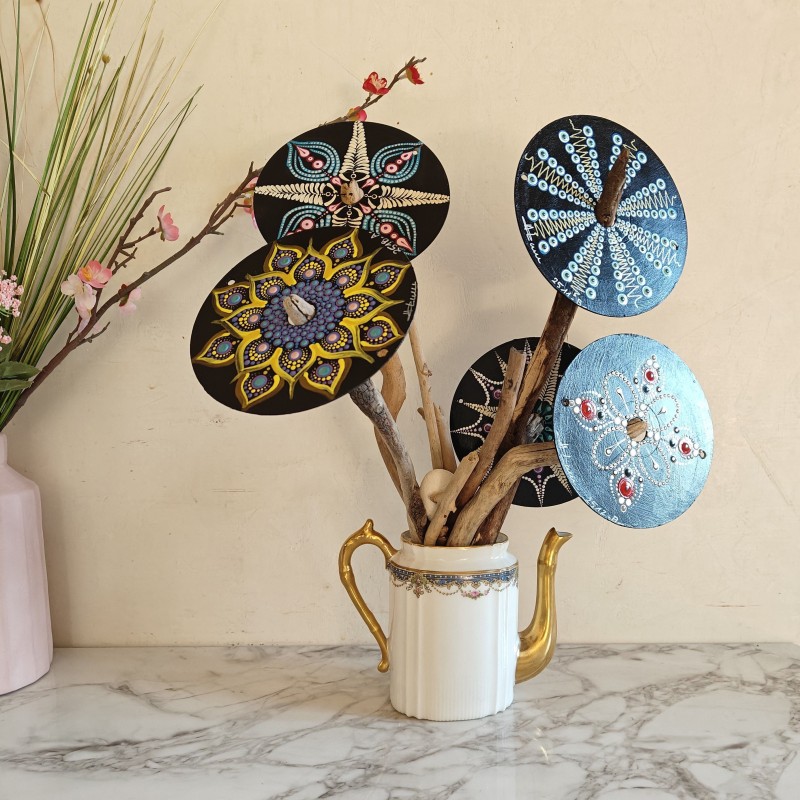 Upcycled Art • Hand‑painted CDs and vinyl records | Unique creations